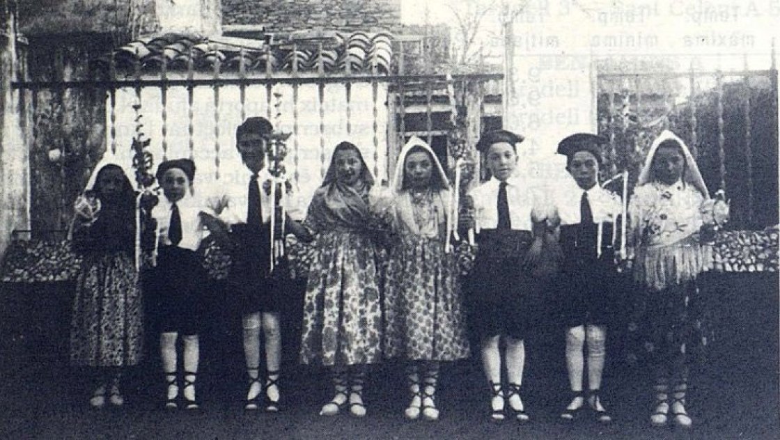 Balladors: Pilar Solagran, Josep de La torra, Lluís Molsosa, Ma. Rosa Solagran, Rosa Ma. Molis t. Jaume Aumatell, Jaume Molist i Pilar Trilla. Balladors: Pilar Solagran, Josep de La torra, Lluís Molsosa, Ma. Rosa Solagran, Rosa Ma. Molis t. Jaume Aumatell, Jaume Molist i Pilar Trilla.