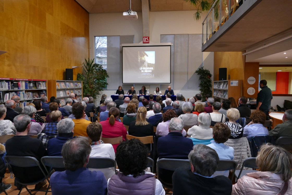 Presentació llibre \'Caçadora de masies\' Presentació llibre \'Caçadora de masies\'