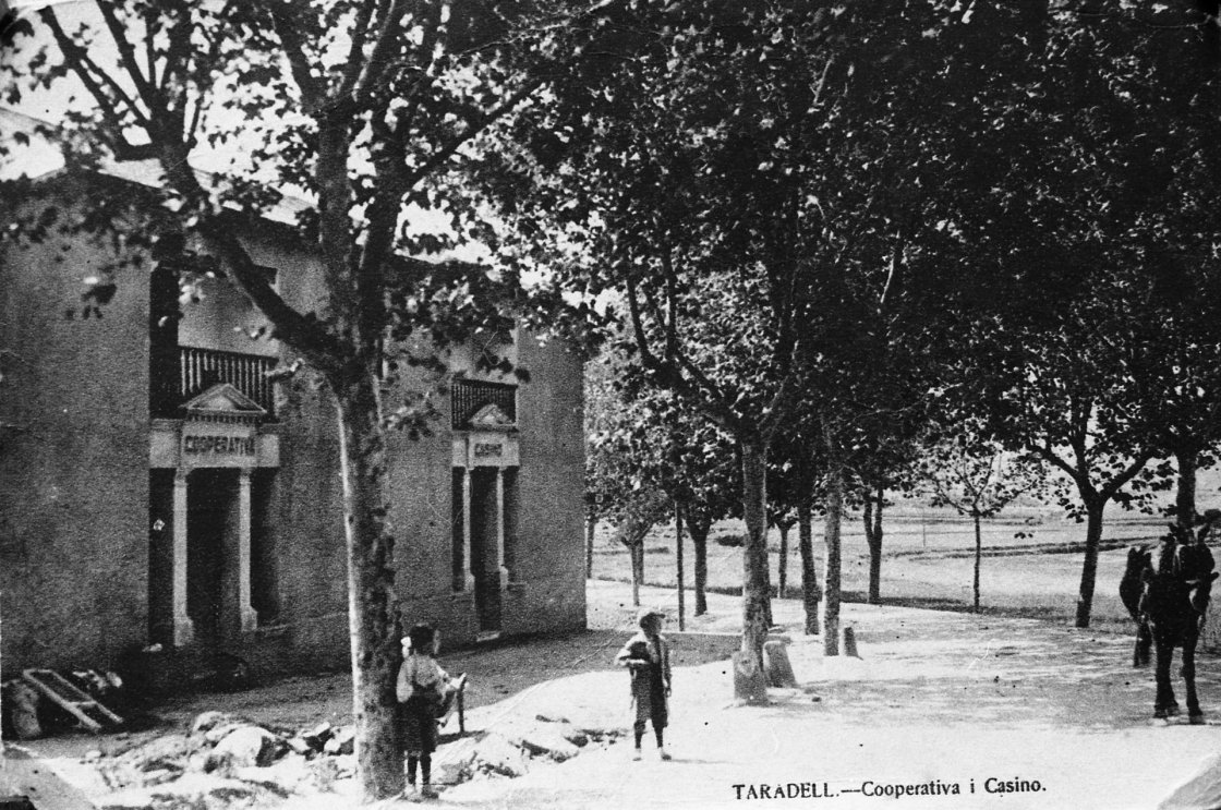 El Casino i edifici de la Cooperativa