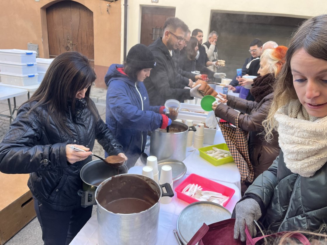 Festa major hivern   xocolatada   gegants   ball ciri (1)