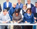 L’alcaldessa signa el conveni per cedir dos solars a l’Agència de l’Habitatge de Catalunya