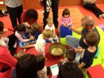 Massatge sonor per a nadons Massatge sonor per a nadons