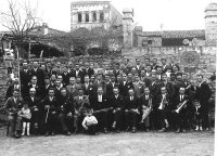 Grup coral i orquestra del Casino de Taradell amb motiu de la celebració de la Festa de Pasqua per cantar caramelles, als anys 20. Robert de Vic | AFT (Pilar Roca).