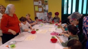 Taller intergeneracional dolços _ Ràdio Taradell