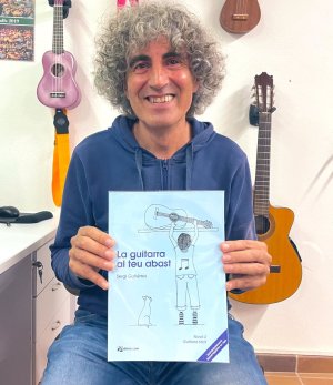 Sergi Gutiérrez llibra guitarra