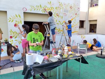 Estiu jove - Mural pati Associació de Jubilats