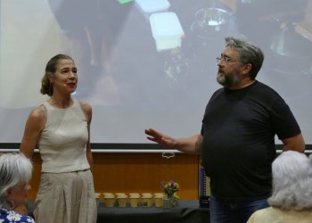 Ada Parellada reivindica la importància de mantenir l'hàbit de cuinar a casa en la presentació del seu darrer llibre a Taradell Ada Parellada reivindica la importància de mantenir l'hàbit de cuinar a casa en la presentació del seu darrer llibre a Taradell