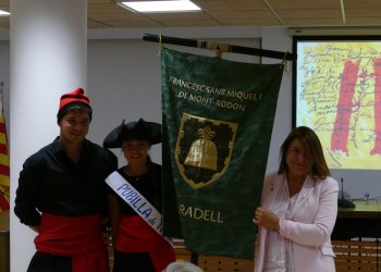 Mercè Puntí repassa el Pacte dels Vigatans i reivindica la memòria històrica en l’acte de lliurament del Penó de la Marxa Mercè Puntí repassa el Pacte dels Vigatans i reivindica la memòria històrica en l’acte de lliurament del Penó de la Marxa