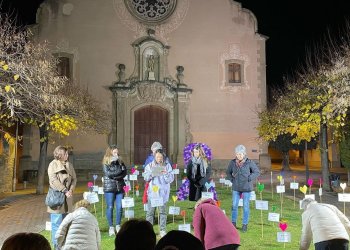 FOTOS i VÍDEO. Taradell recorda les víctimes de violència masclista