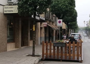 Les terrasses s'adapten a la nova realitat: sobre tarimes i noves ubicacions