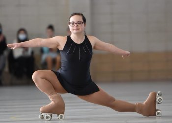 Aida Aumatell compleix el seu somni de patinar en un campionat oficial
