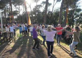 FOTOS. L'Aplec de la Sardana continua 'ballant' a bon ritme FOTOS. L'Aplec de la Sardana continua 'ballant' a bon ritme