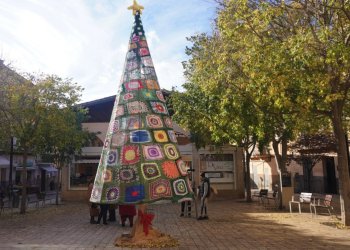'La Teranyina' de Som Dones fa una crida a elaborar un arbre de Nadal comunitari de ganxet 'La Teranyina' de Som Dones fa una crida a elaborar un arbre de Nadal comunitari de ganxet
