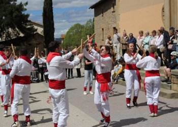 L’Esbart Sant Genís convida a ballar bastons per Pasqua amb una proposta oberta a tothom L’Esbart Sant Genís convida a ballar bastons per Pasqua amb una proposta oberta a tothom
