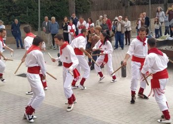 FOTOS. Balls de bastons de l'Esbart per Pasqua