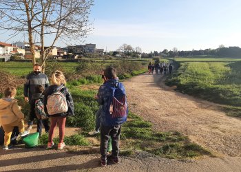 El servei de ''bus a peu'' comença amb 16 alumnes inscrits