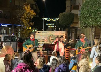 GALERIA DE FOTOS. Taradell encén el Nadal amb una xocolatada multitudinària i un concert festiu GALERIA DE FOTOS. Taradell encén el Nadal amb una xocolatada multitudinària i un concert festiu
