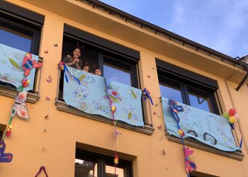 GALERIA DE FOTOS. Arlet i Martí Codina, i Mireia Redorta guanyen el concurs de balcons i finestres de Carnaval
