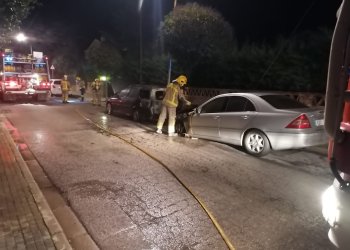 VÍDEO. S’incendia un cotxe al centre de Taradell i en crema un altre