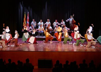 VÍDEO I FOTOS. Actuació de l'Esbart Sant Genís durant l'acte del pregó de la festa major VÍDEO I FOTOS. Actuació de l'Esbart Sant Genís durant l'acte del pregó de la festa major