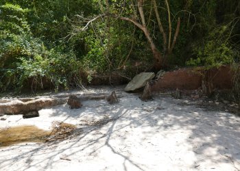 Denuncien el robatori de quatre lloses de la resclosa del Molí del Sors