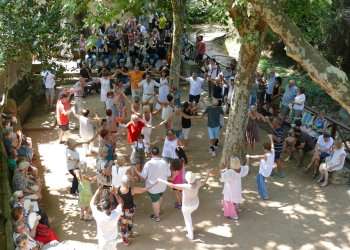 FOTOS. Coral Vilademany i sardanes vermut