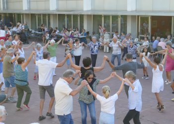 FOTOS. Sardanes-berenar per tancar la festa major