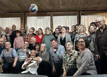 Un grup de taradellencs i taradellenques celebren els 60 anys