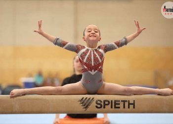 Júlia Barros destaca en gimnàstica artística competint en una categoria superior Júlia Barros destaca en gimnàstica artística competint en una categoria superior