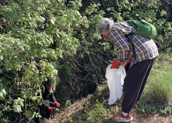 FOTOS. 50 voluntaris i els centres educatius netegen l'entorn de Taradell