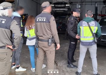 Denuncien una empresa de Taradell per llençar pneumàtics al riu Gurri a Vic