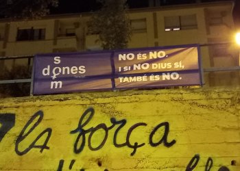 Desapareix una pancarta de Som Dones