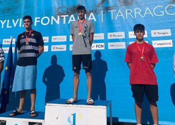 Pau Montaña i Mel Martí es pengen medalles en natació