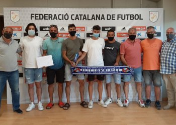 La UD Taradell rep el trofeu de campió de Lliga de Tercera