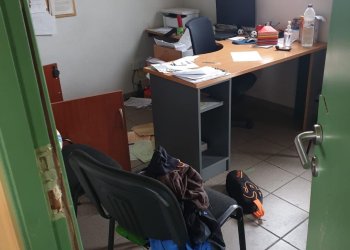 Entren a robar al camp de futbol de La Roureda i s'emporten un ordinador, diners i menjar