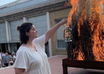 FOTOS I VÍDEOS. La prerevetlla de Sant Joan i l'arribada de la Flama del Canigó, un èxit