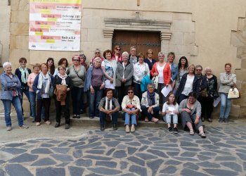 Unes 30 persones a la ruta poètica dedicada a Maria Àngels Anglada