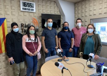 ÀUDIO. Els alumnes del taller d'acollida visiten Ràdio Taradell