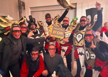 FOTOS. Els Troneres fan història amb la vuitena victòria consecutiva al Carnaval de Torelló FOTOS. Els Troneres fan història amb la vuitena victòria consecutiva al Carnaval de Torelló