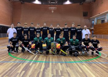 El taradellenc Uri Ramírez amb la selecció estatal sub19 d'hoquei patins