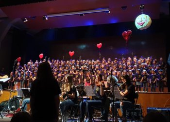 130 nens protagonitzen una gran cantata a Taradell