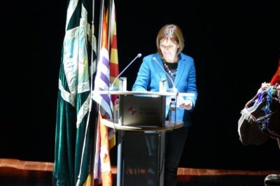 La directora de la Biblioteca de Taradell, Eva Leucó, fa el pregó dels Tonis