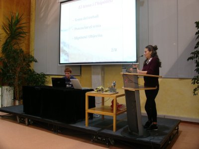 Júlia Segalés presenta el seu treball L\'evolució de la llengua catalana i la francesa Júlia Segalés presenta el seu treball L\'evolució de la llengua catalana i la francesa