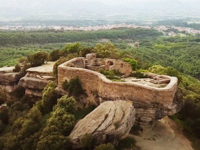 Taradell - Comencen els treballs d’eliminació de vegetació al Castell de Can Boix
