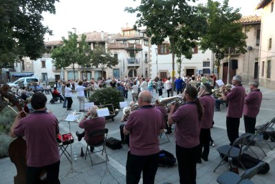 Taradell - Tall de trànsit entre Can Viloi i La Plaça, per la ballada de sardanes