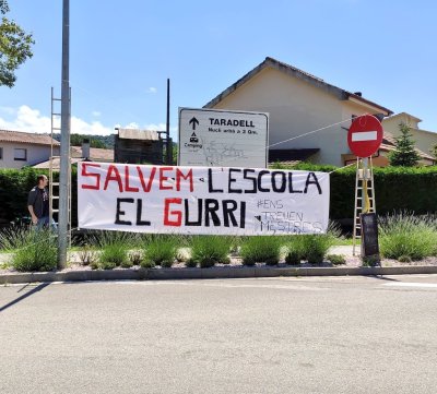 Pancarta escola El Gurri_mobilitzacions retallada