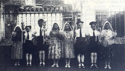 Balladors: Pilar Solagran, Josep de La torra, Lluís Molsosa, Ma. Rosa Solagran, Rosa Ma. Molis t. Jaume Aumatell, Jaume Molist i Pilar Trilla. 