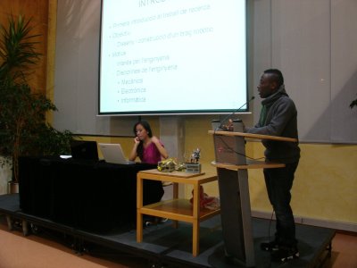 Stevedan Omodolor presenta el seu treball Disseny i construcció d\'un braç robòtic Stevedan Omodolor presenta el seu treball Disseny i construcció d\'un braç robòtic