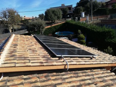 Instal·lació fotovoltaica d\'autoconsum ubicada a Taradell