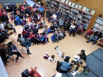 Molta participació a l'Hora del conte infantil Molta participació a l'Hora del conte infantil